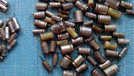 如何避免高次諧波對電機啟動電容器造成危害?