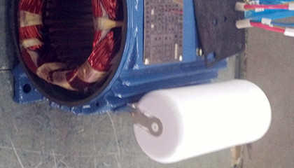 哪些因素會導致交流電機電容器損壞?